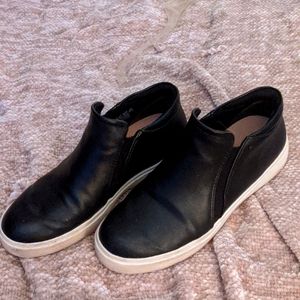 Dr Schools Be Free higher top sneakers